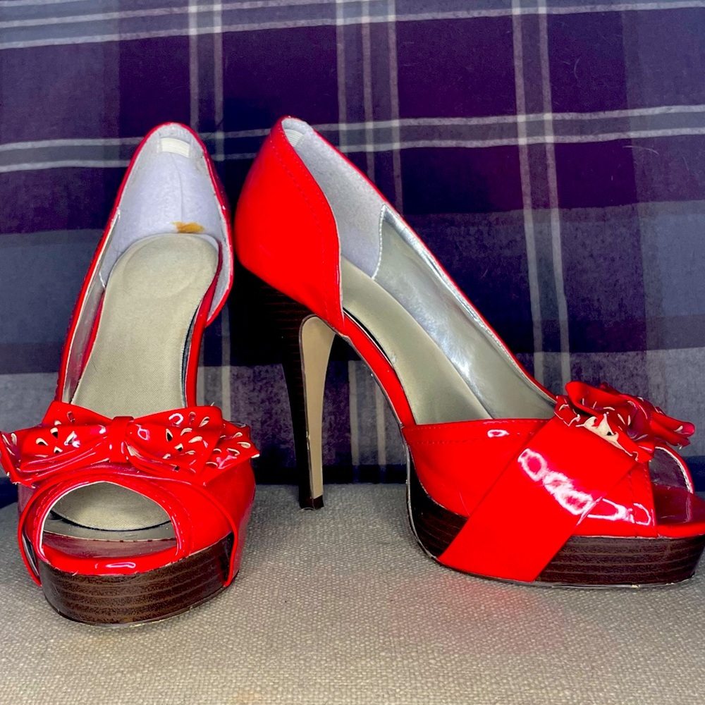 Red Bow Heels